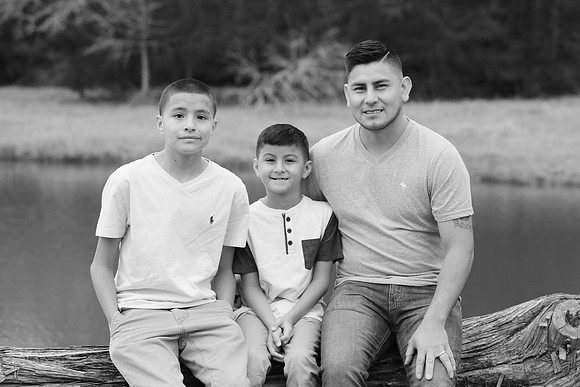 5V3B8986bw