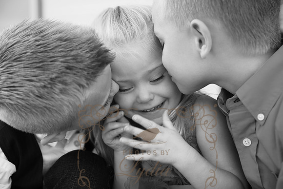 5V3B6879bw