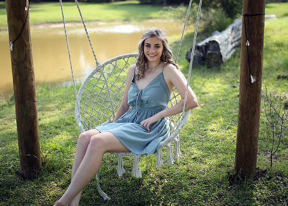 Julia (77)