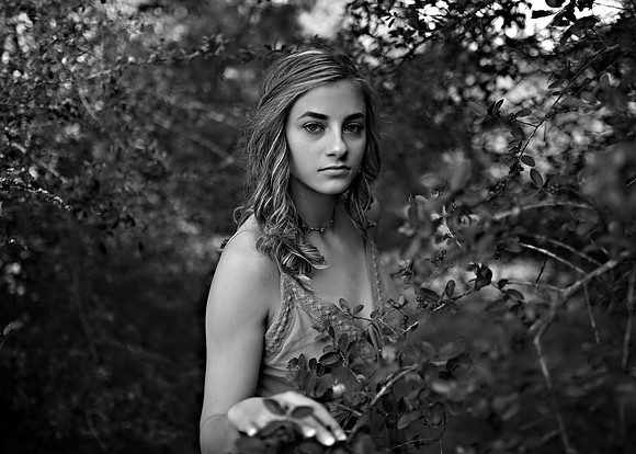 Julia (27)bwED