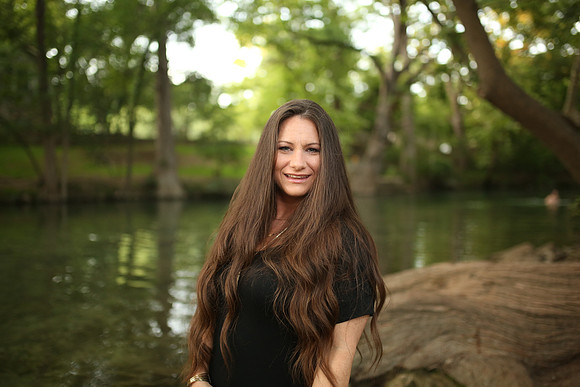 Vicki (24)