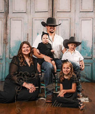 Family (16)